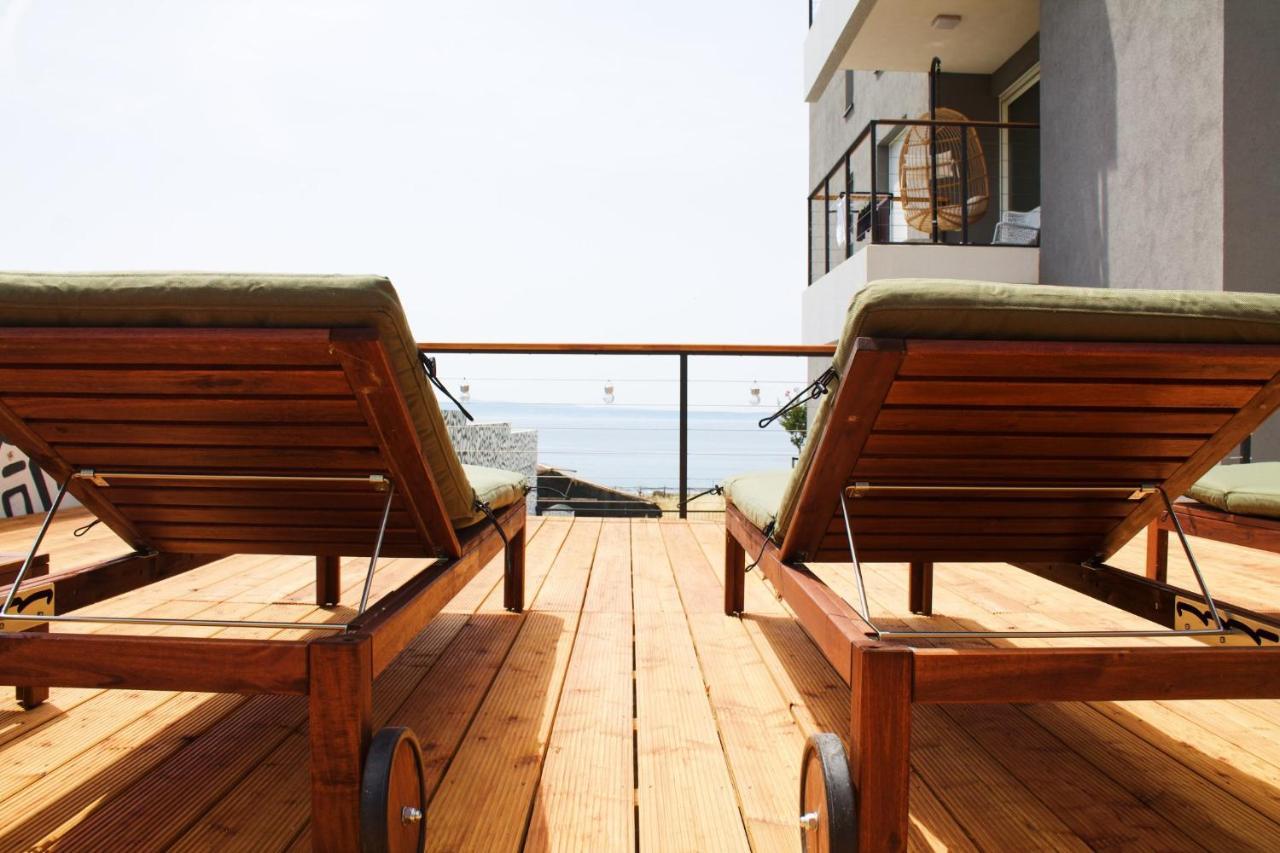 Cozy Seaside Apartment With Private Pool & Terrace *