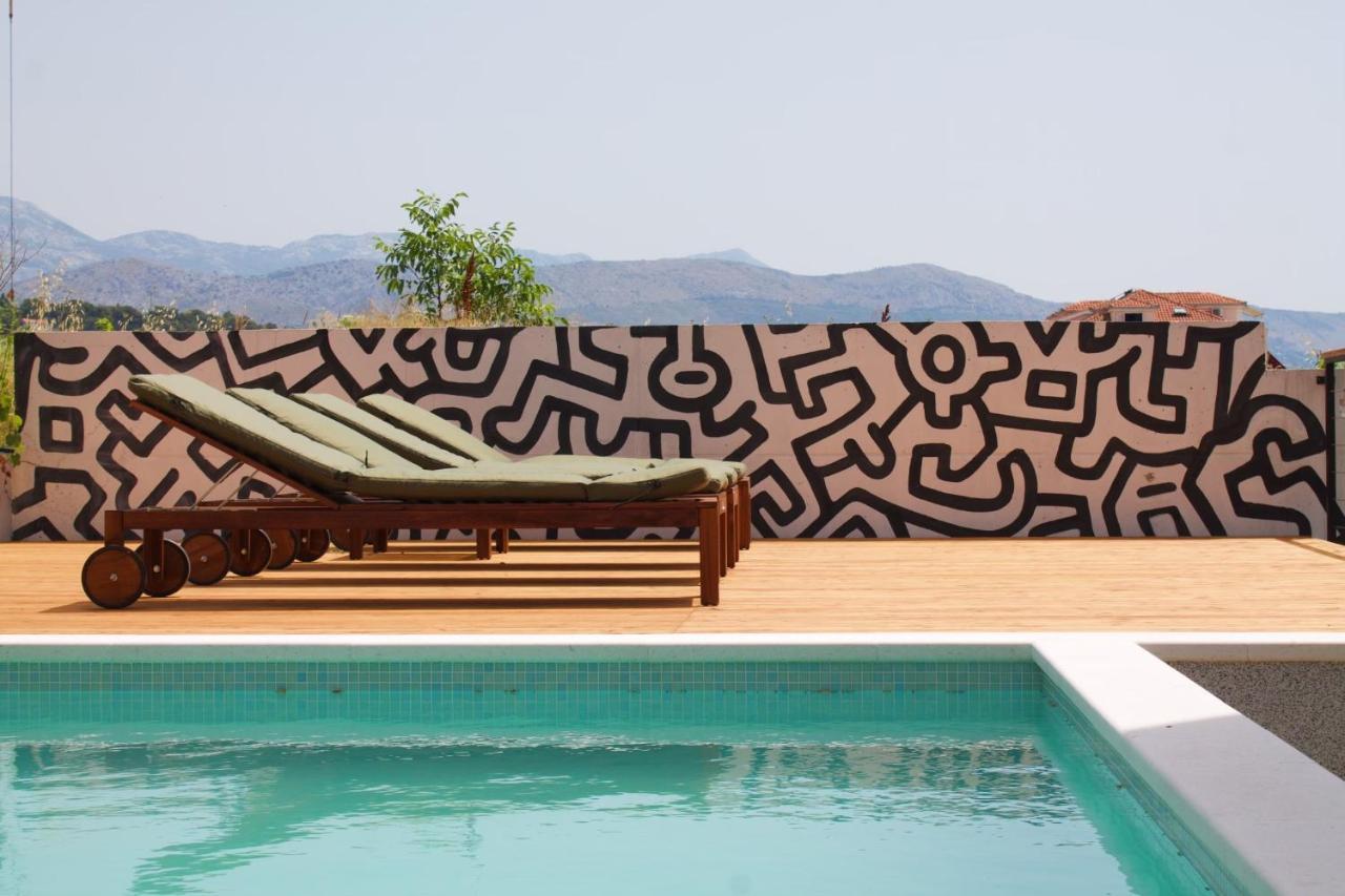 Cozy Seaside Apartment With Private Pool & Terrace Apartman