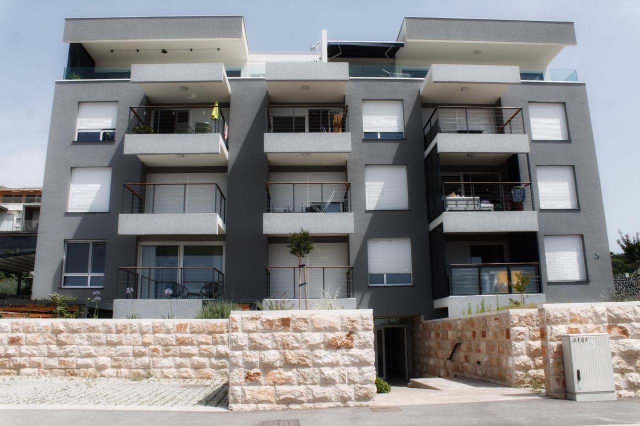 Cozy Seaside Apartment With Private Pool & Terrace Apartman Split