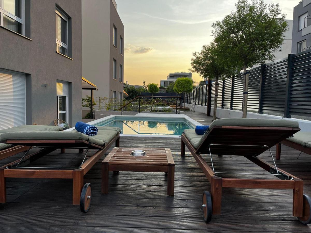 Apartman Cozy Seaside Apartment With Private Pool & Terrace *